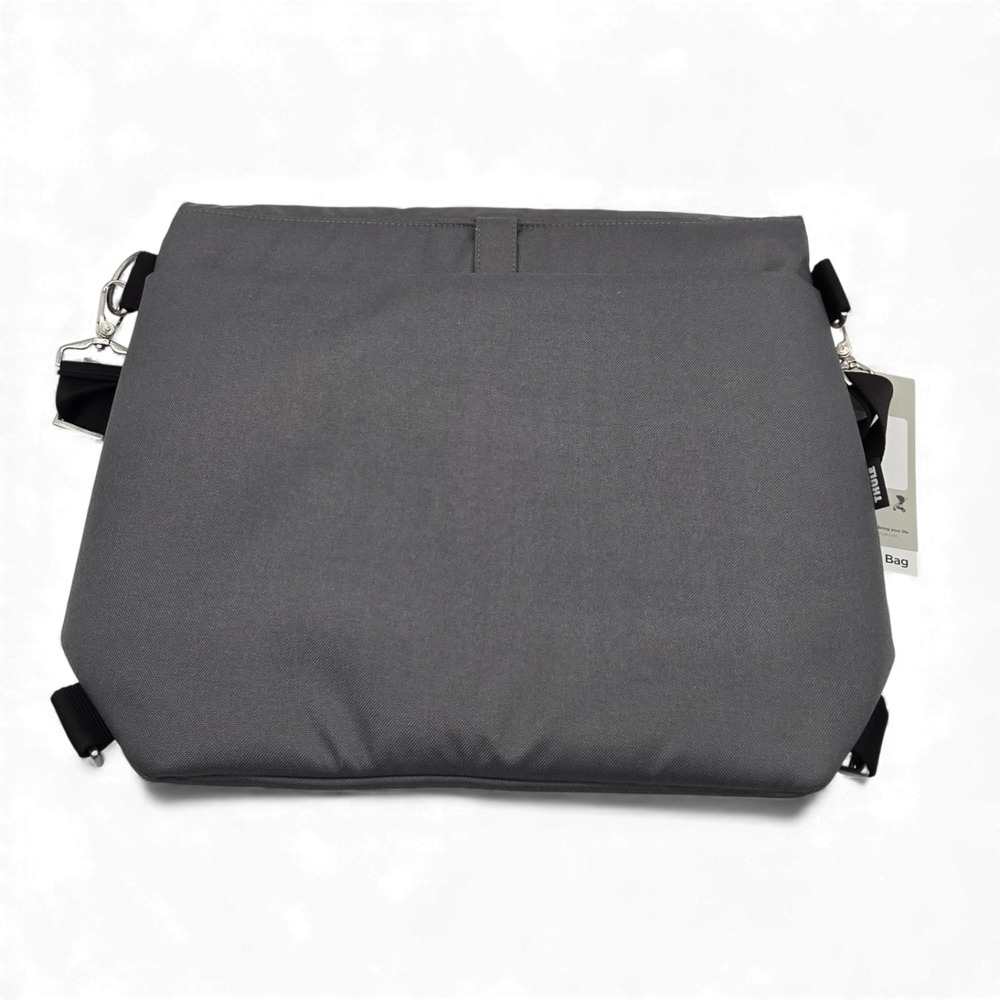 Thule Sleek Baby Changing Bag 17"x13"x5"‎ w/ Mat & Stroller Strap – Gray - Picture 3 of 10
